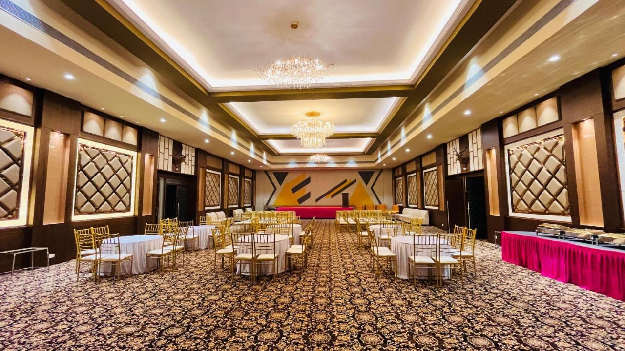Sargawa The Palace Resort アンビカプル エクステリア 写真